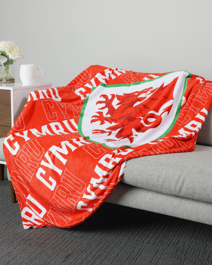 Wales Supreme Slumber Plush Throw Blanket FOCO - FOCO.com | UK & IRE