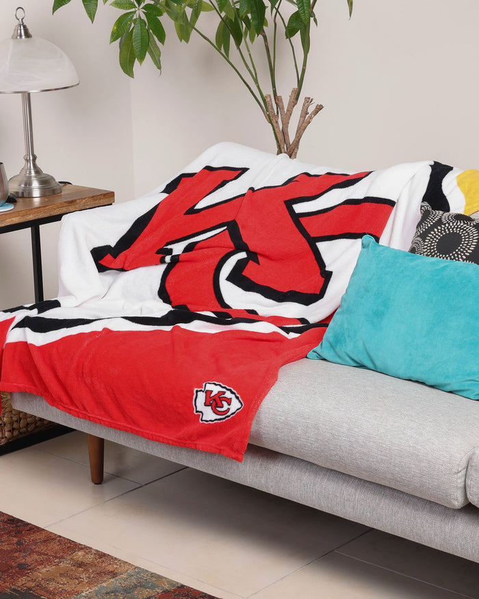 Kansas City Chiefs Supreme Slumber Plush Throw Blanket FOCO - FOCO.com | UK & IRE
