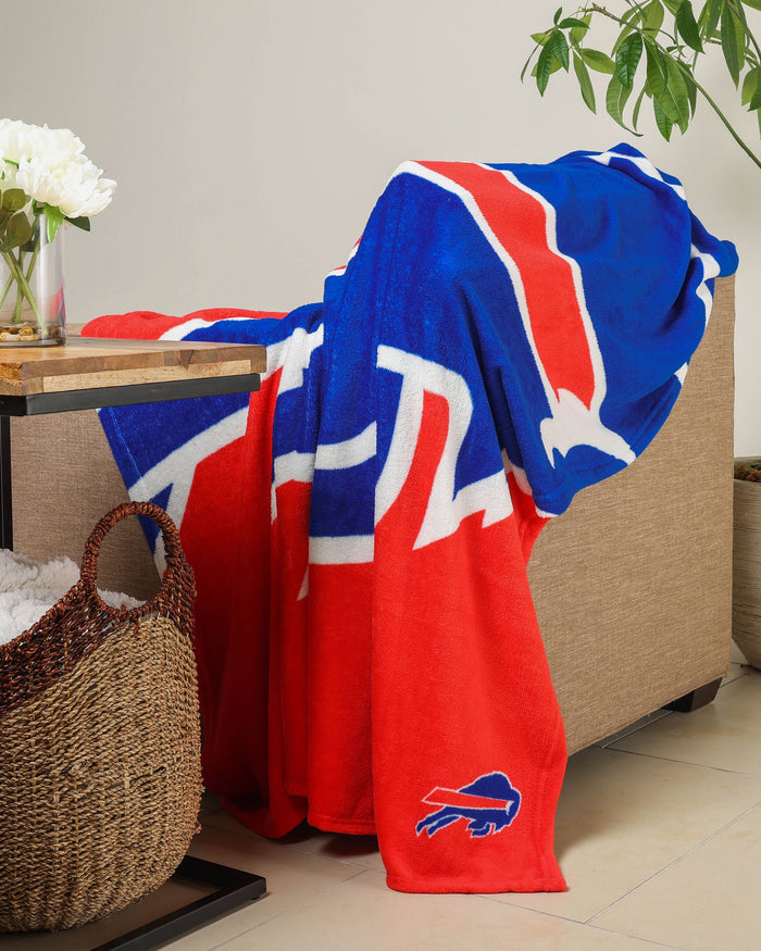 Buffalo Bills Supreme Slumber Plush Throw Blanket FOCO - FOCO.com | UK & IRE