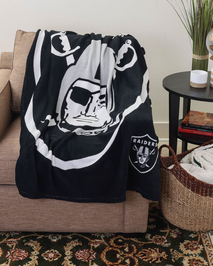 Las Vegas Raiders Supreme Slumber Plush Throw Blanket FOCO - FOCO.com | UK & IRE